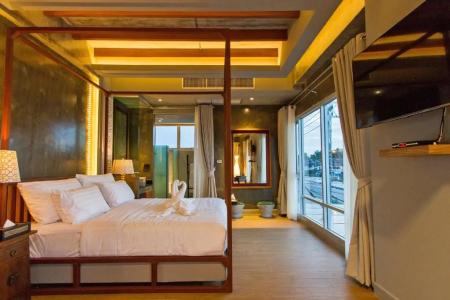 Kroque Boutique & Bistro - 41