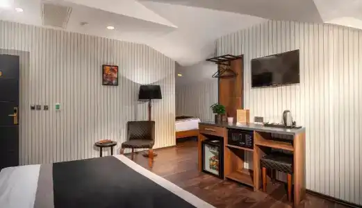 Bossuite Business - 23