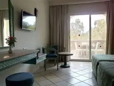 Shell Beach & Spa - 39
