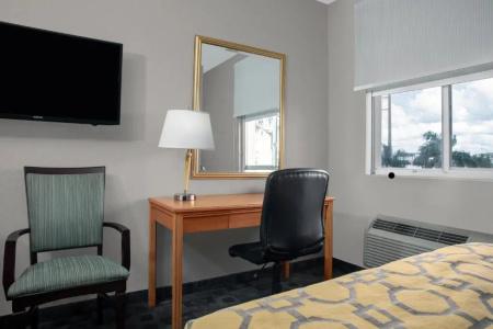 Baymont by Wyndham Miami Doral - 25