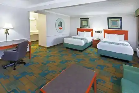La Quinta Inn by Wyndham Austin Oltorf - 37