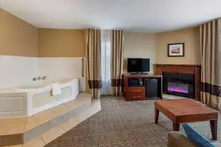Comfort Inn & Suites Beach - 52