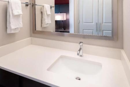 Staybridge Suites - - 8