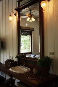 The Bhuthorn Bed & Breakfast - 8