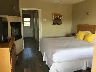 Cambria Shores Inn - 17