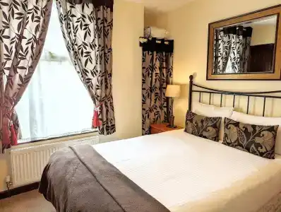 Brookside & Restaurant - 9