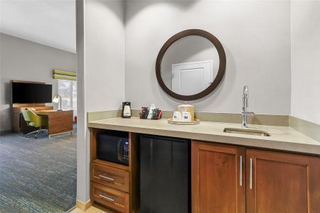 Hampton Inn & Suites West - 91