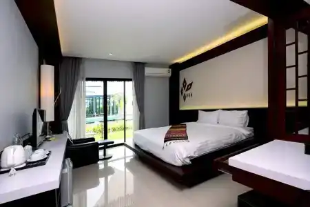 Udtel Boutique - 17