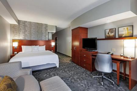 Courtyard by Marriott Woodland Hills - 8
