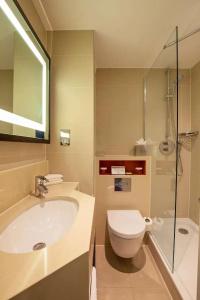 DoubleTree by Hilton London Ealing - 9
