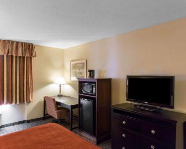 AmericInn by Wyndham North - 3