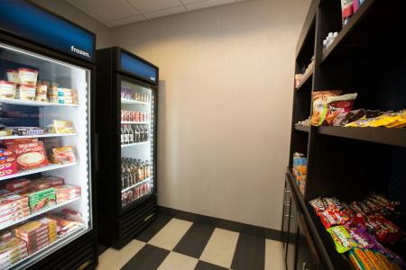 Hampton Inn & Suites Airport - 45