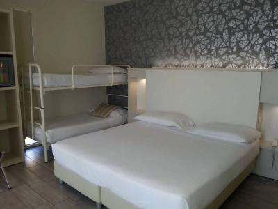 L'Hotel - 5
