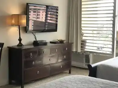 Tropical Studios At Marine Surf Waikiki - Free Parking - Best Location - Full Kitchen - Swimming Pool - 134