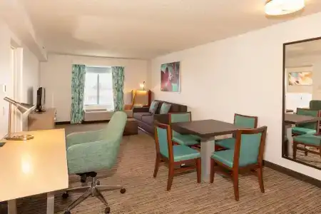 Hilton Garden Inn Airport - 94