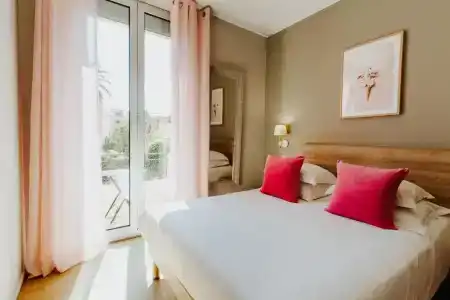 Hôtel Le Petit Castel - 51