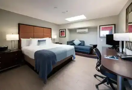 Mariposa Inn and Suites - 2