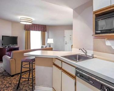Quality Suites Atlanta Buckhead Village North - 30