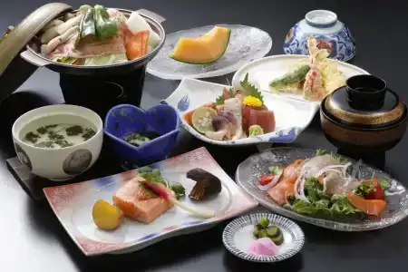 Yuyado Kuttari Onsen Lake Inn - 1
