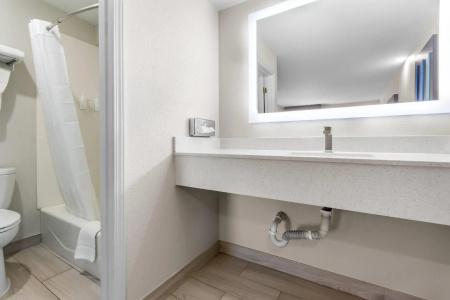 Days Inn by Wyndham Indianapolis East Post Road - 8