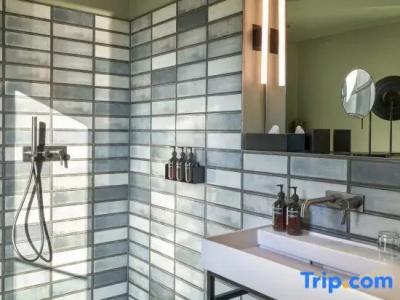 Gekko House Frankfurt, a Tribute Portfolio - 68