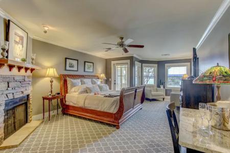 Lookout Point Lakeside Inn - 103