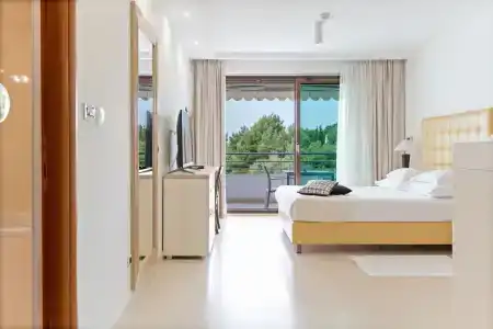 The Residence - 27