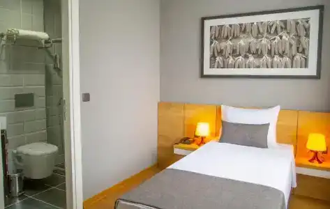 Uzer Otel - 24