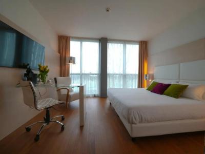 Pisa Tower Plaza - 43