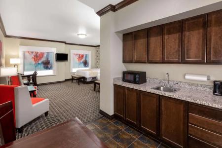 Hawthorn Suites by Wyndham - 38