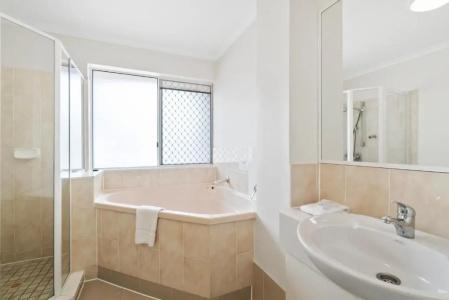 Markham Court - 75