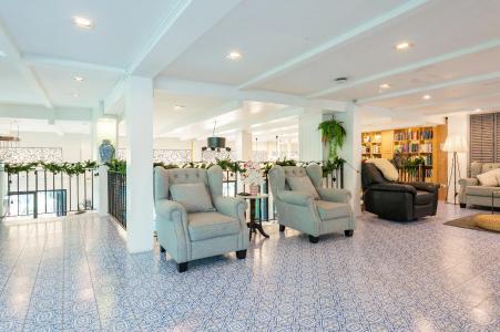 White Ivory Bed And Breakfast - 1