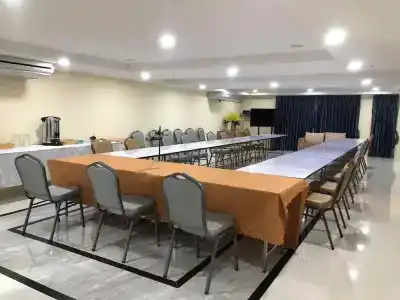 The Lux Ladprao 10 - 12