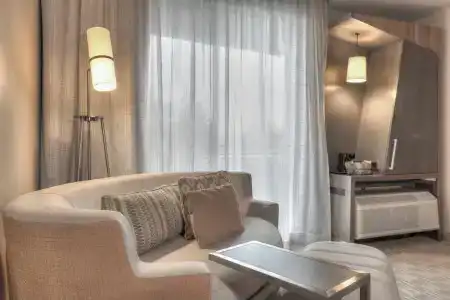 Courtyard by Marriott - 101