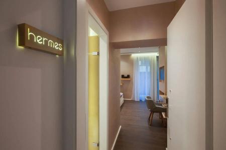 Consolato Boutique - 12