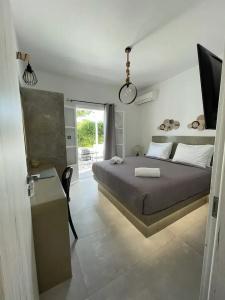 Zoumis Studios - 246