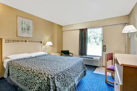 Days Inn by Wyndham Airport Fair and Expo Center - 18