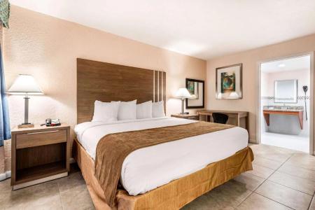 Rodeway Inn & Suites Fort Lauderdale Airport & Cruise Port - 52