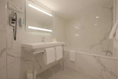 Best Western Le Renoir - 62