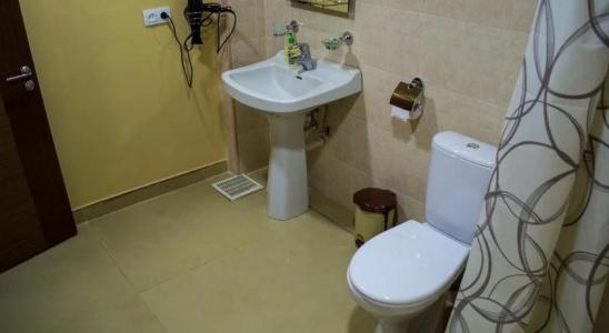 2x2 Cinema-Bar & Tours - 6