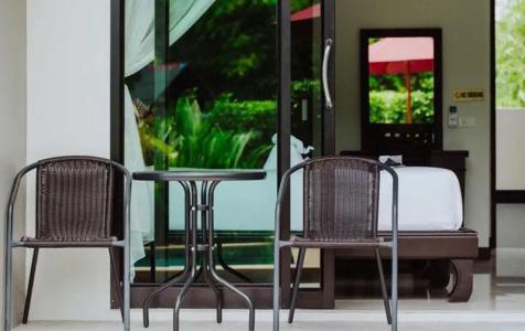 Amarina Green - 18