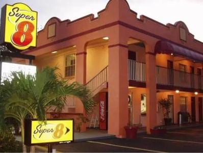 Super 8 by Wyndham Sarasota Area - 13