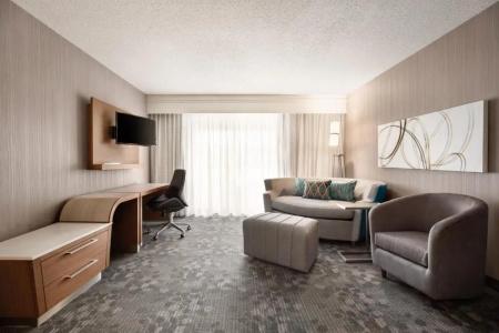 Courtyard by Marriott - 32
