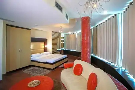 Vlora International - 101