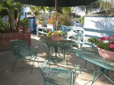 The Palomar Inn - 10