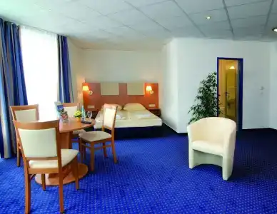 Euro-Hotel - 2