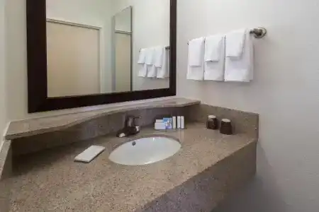 SpringHill Suites by Marriott - 36