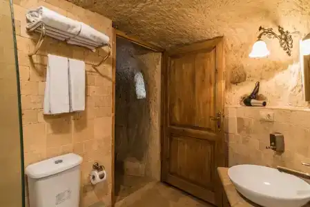 Atilla's Cave - 370