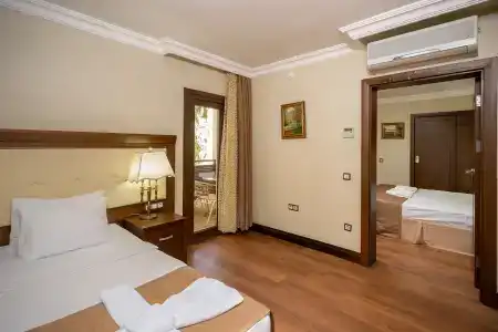 Latanya Park Resort - 2