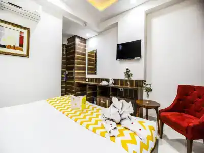 FabSapphire Inn - 2